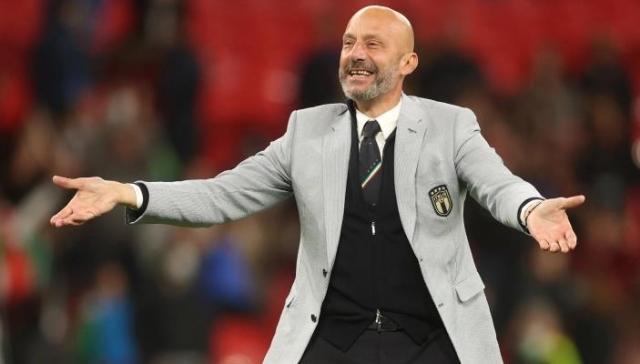 PG电子官方网站-维亚利离世，意足坛至悲：桑普的眼泪与曼乔的沉默