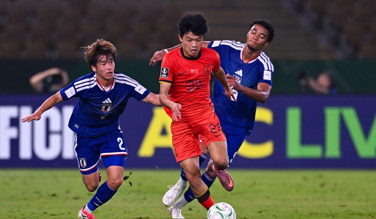 pg电子官网-足球报：杨希的转会谈判历经多轮博弈；海港11月就曾接触球员