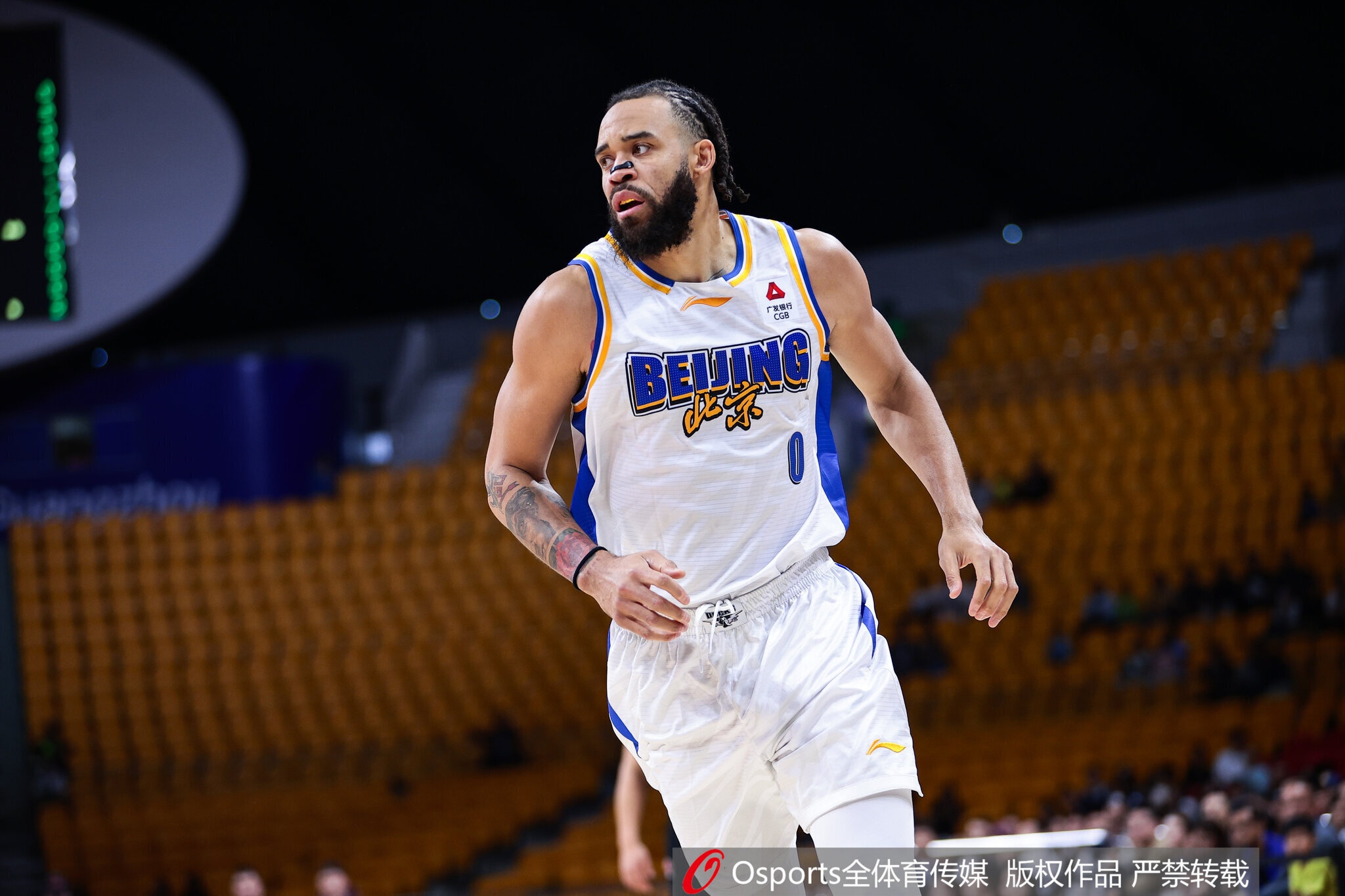 pg电子官网-轻轻松松！麦基替补15分钟7中4拿下9分10板1助1帽 正负值+11